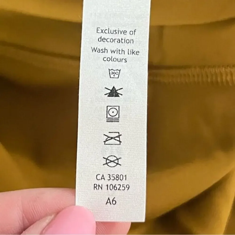 Lululemon‎ Gold Spice Wunder Train High-Rise Short 6